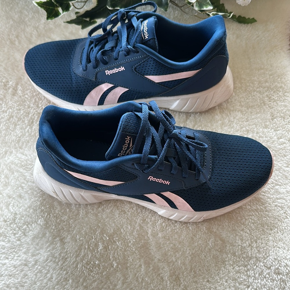 Women’s Reebok sneakers
